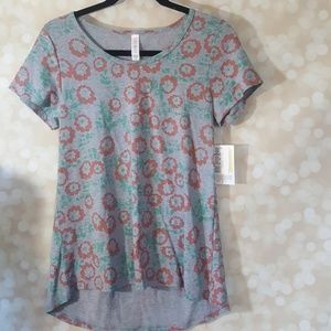 Bnwt Lularoe classic tee Xs